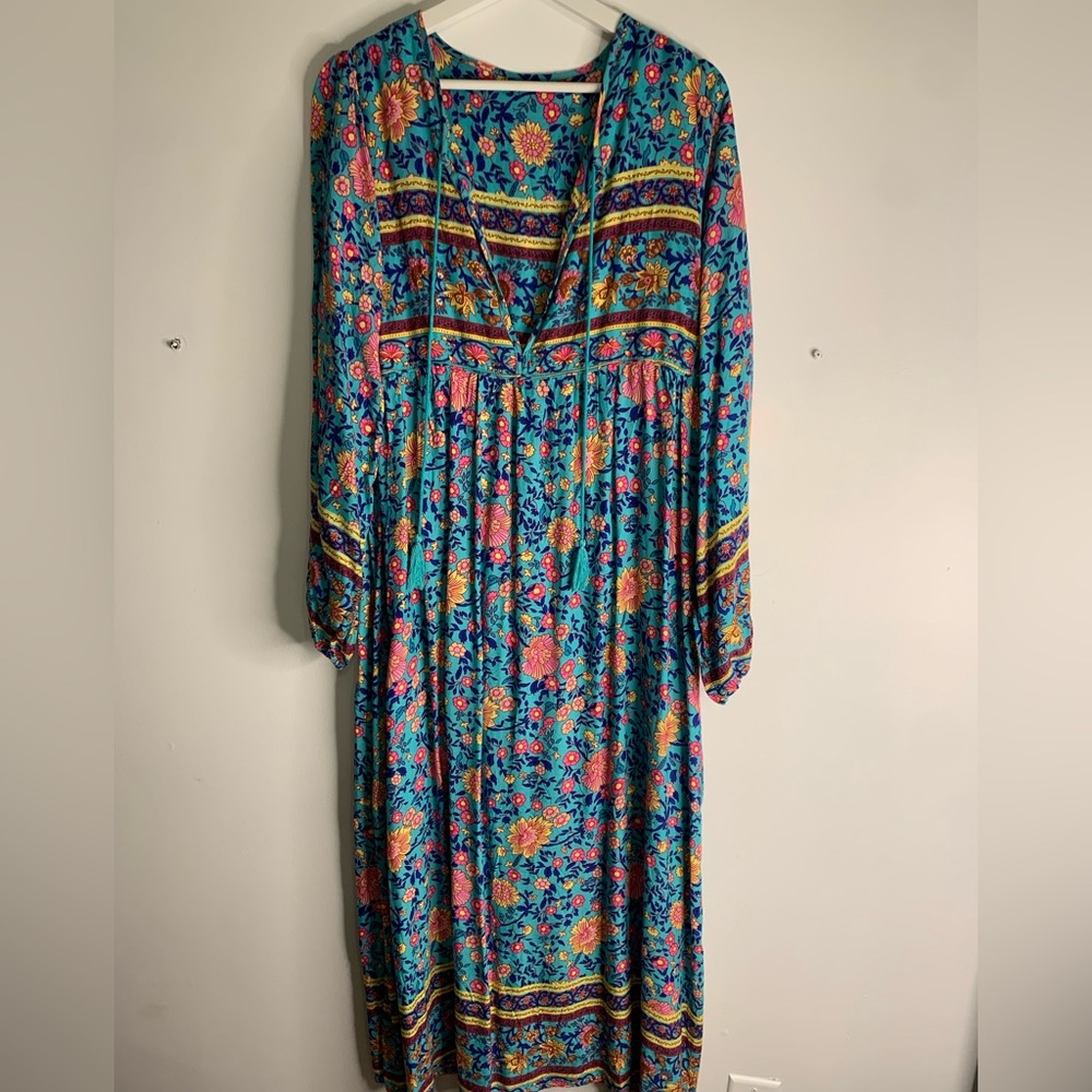NWOT Turquoise and floral print maxi boho dress. Size similar to M/L.